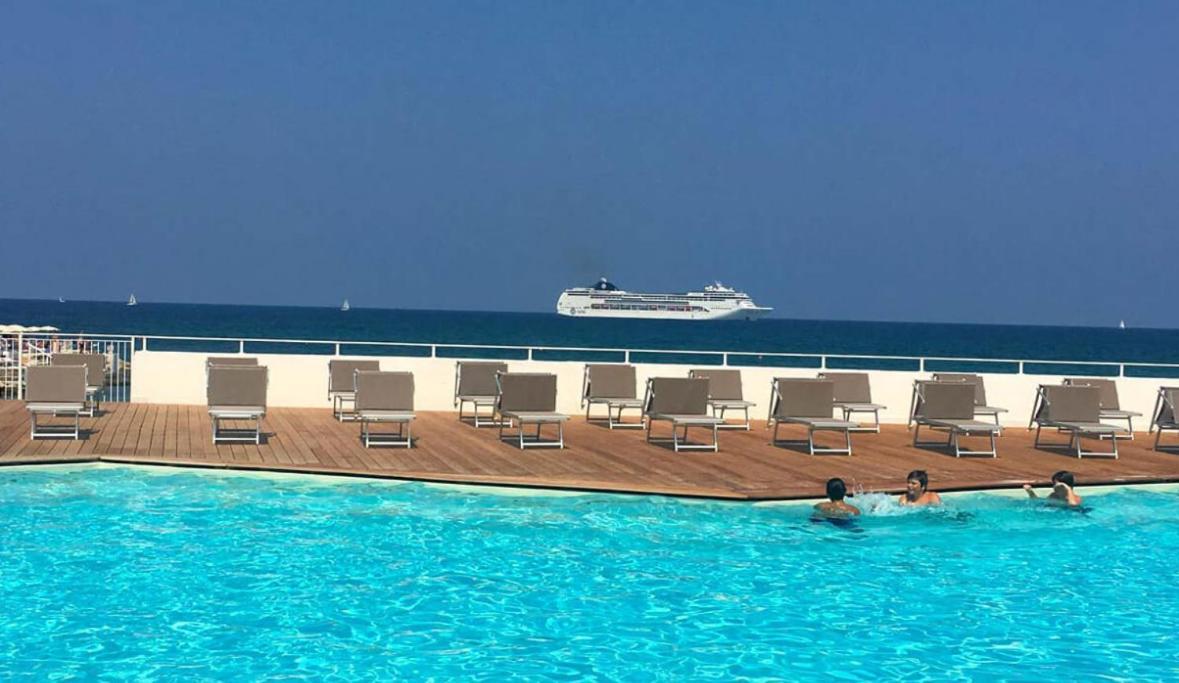 Апартаменти La Mia Terrazza Sul Mare - Mared'Amare Барі Екстер'єр фото